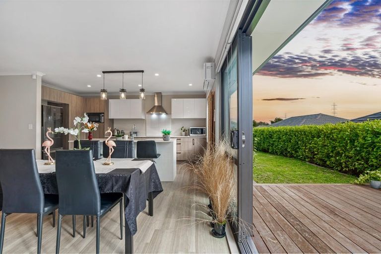 Photo of property in 8 Grenache Way, Kumeu, 0810