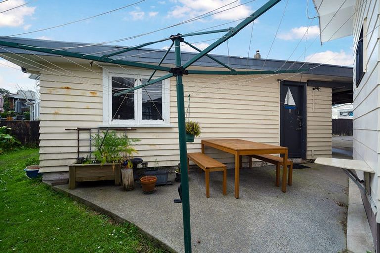 Photo of property in 2/30 Fraser Road, Narrow Neck, Auckland, 0624