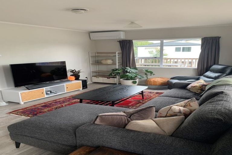 Photo of property in 2/18 Elliott Avenue, Bayview, Auckland, 0629