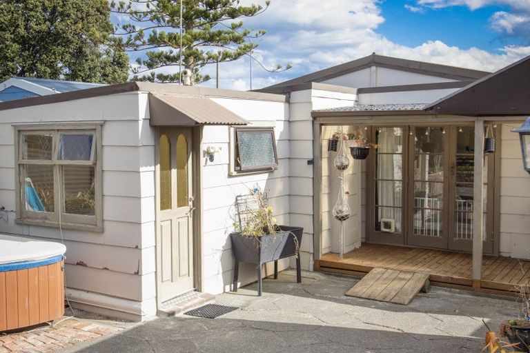 Photo of property in 24 Pukeko Place, Westshore, Napier, 4110