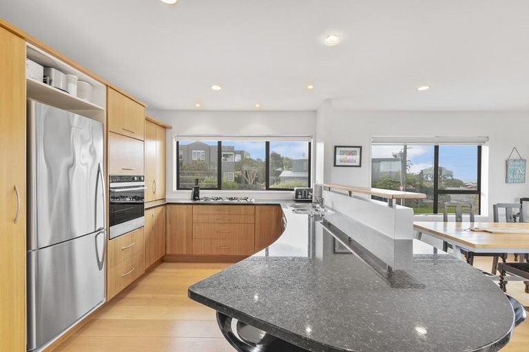 Photo of property in 1/32 Beach Road, Castor Bay, Auckland, 0620