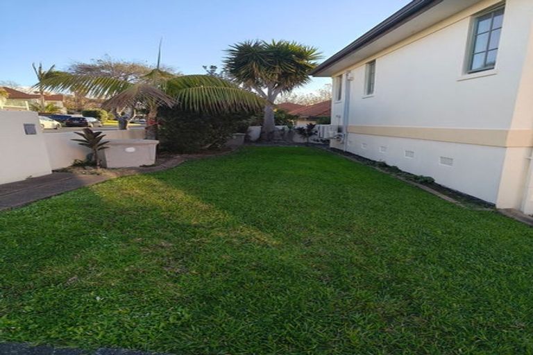 Photo of property in 30 Parkwood Crescent, Gulf Harbour, Whangaparaoa, 0930