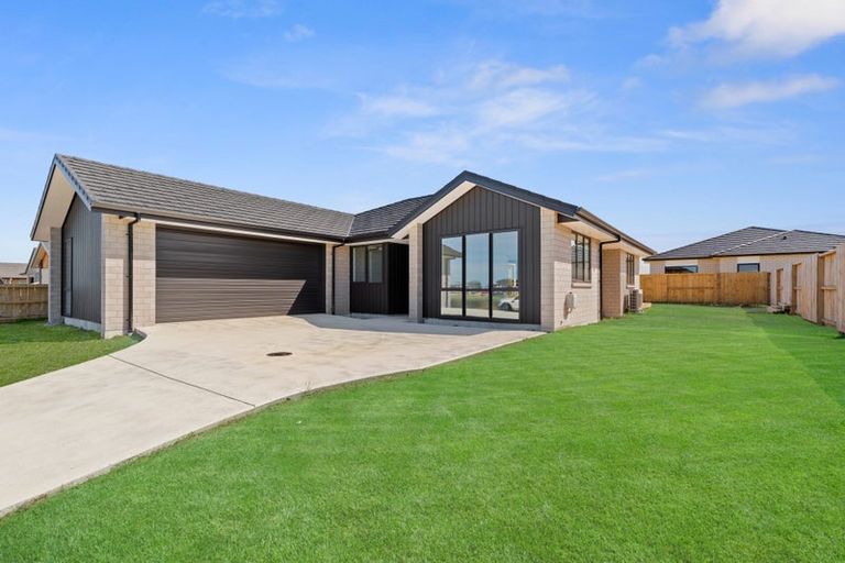 Photo of property in 6 Karearea Lane, One Tree Point, 0118