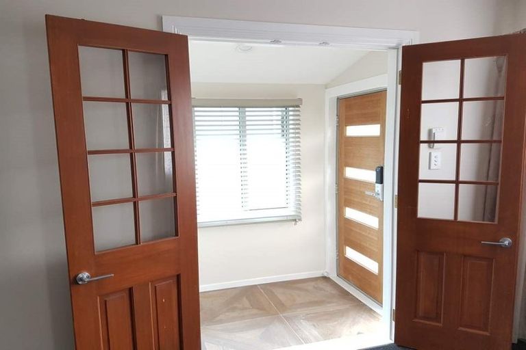 Photo of property in 129 Riverpark Crescent, Henderson, Auckland, 0610