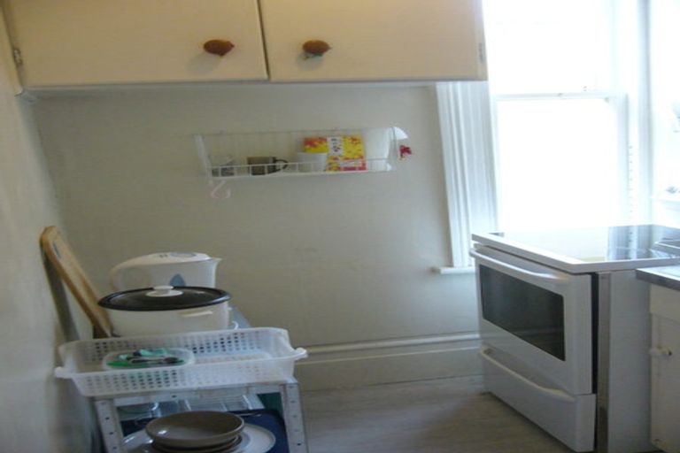 Photo of property in 4 Hawker Street, Mount Victoria, Wellington, 6011