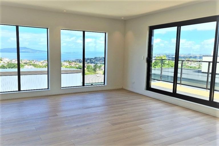 Photo of property in 167c East Coast Road, Castor Bay, Auckland, 0620