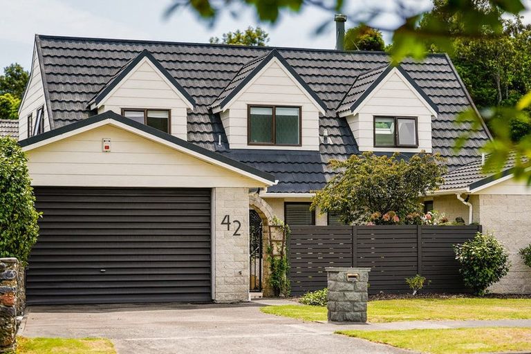 Photo of property in 42 Awanui Drive, Waikanae, 5036