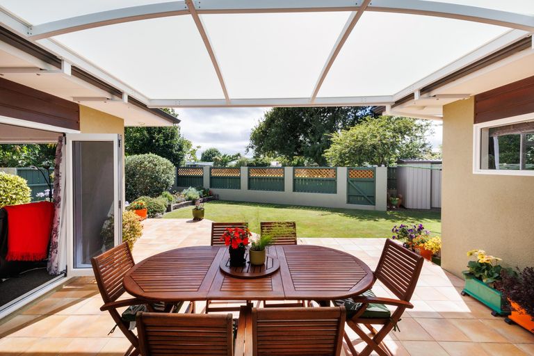 Photo of property in 23 Chilton Grove, Hokowhitu, Palmerston North, 4410