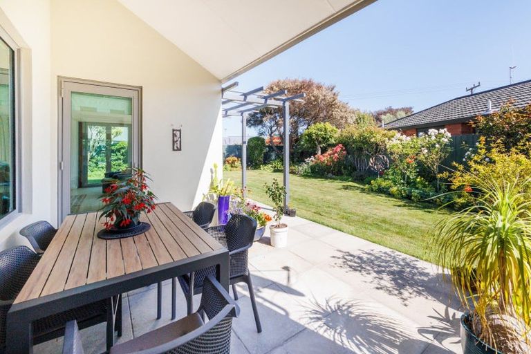Photo of property in 16 Royal Oak Drive, Kelvin Grove, Palmerston North, 4414
