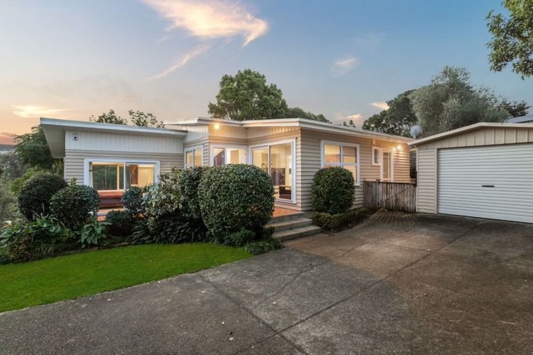 Photo of property in 2/24 Mariposa Crescent, Birkenhead, Auckland, 0626