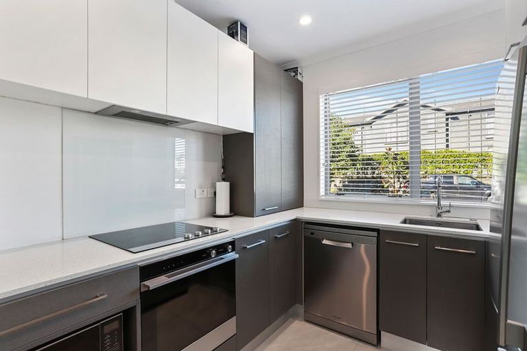 Photo of property in 19 Forbes Mccammon Drive, Swanson, Auckland, 0614