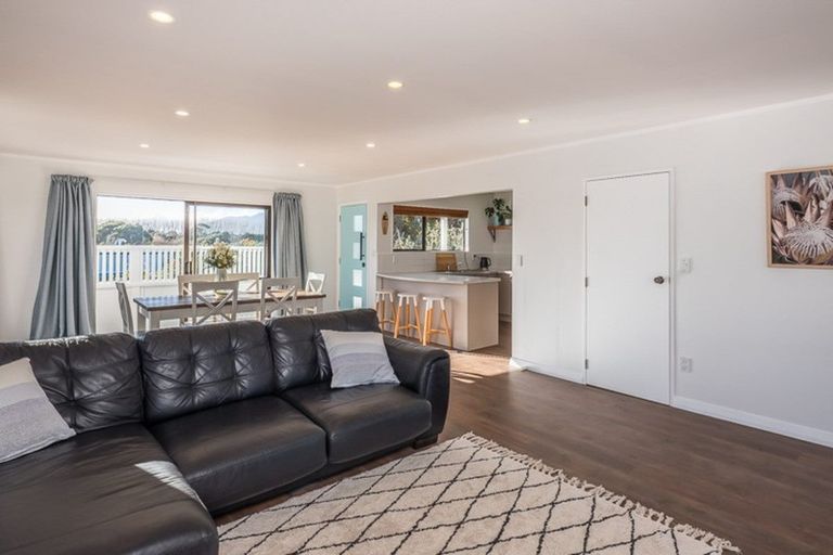 Photo of property in 27 Titoki Road, Waikanae Beach, Waikanae, 5036