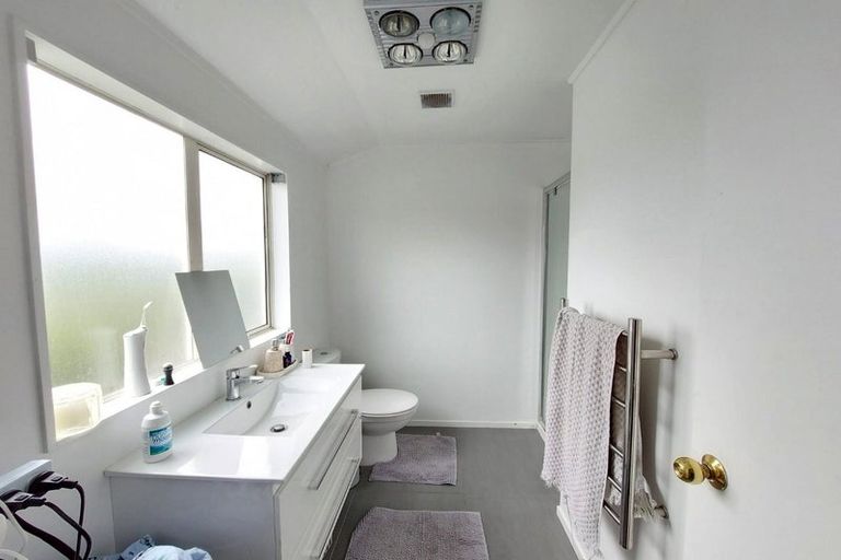 Photo of property in 47 Broadfield Street, Massey, Auckland, 0614