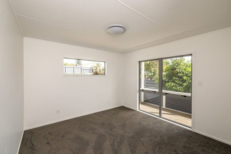 Photo of property in 76 Queens Road, Waikanae Beach, Waikanae, 5036