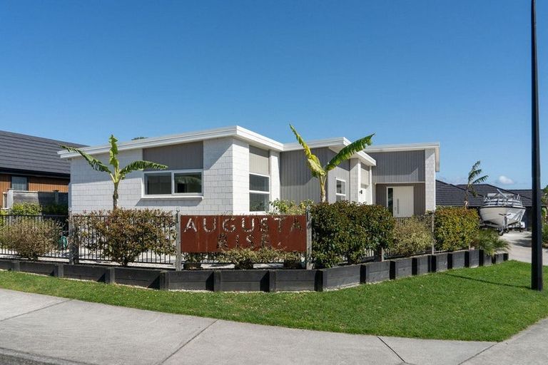 Photo of property in 27 Kayelene Place, Omokoroa, 3114