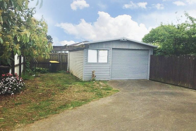 Photo of property in 402 Roscommon Road, Clendon Park, Auckland, 2103