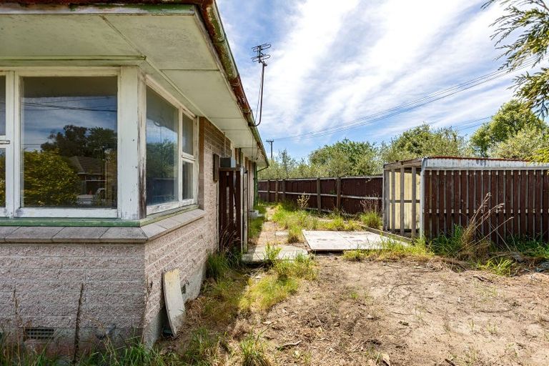 Photo of property in 15 Vancouver Crescent, Wainoni, Christchurch, 8061