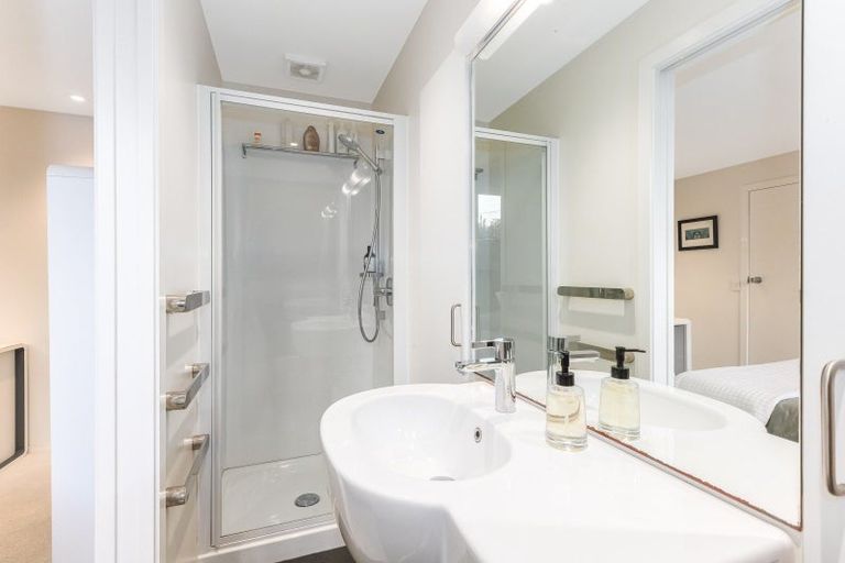 Photo of property in 5 Christina Grove, Normandale, Lower Hutt, 5010