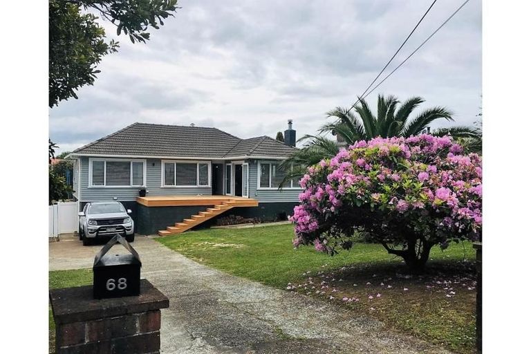 Photo of property in 68 Sylvan Crescent, Te Atatu South, Auckland, 0610