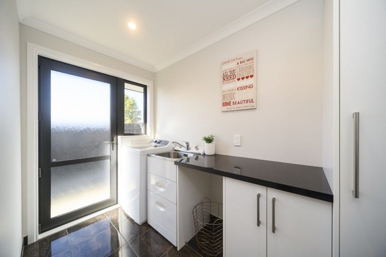 Photo of property in 25 Trump Place, Kelvin Grove, Palmerston North, 4414