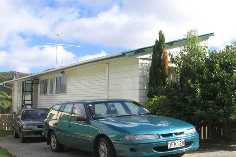 Photo of property in 5 Fiona Grove, Karori, Wellington, 6012