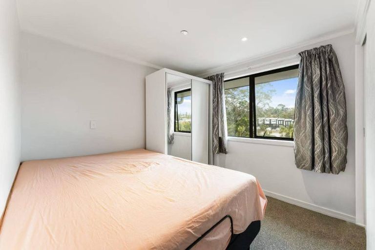 Photo of property in 17a/30 Westward Ho, Glen Eden, Auckland, 0602