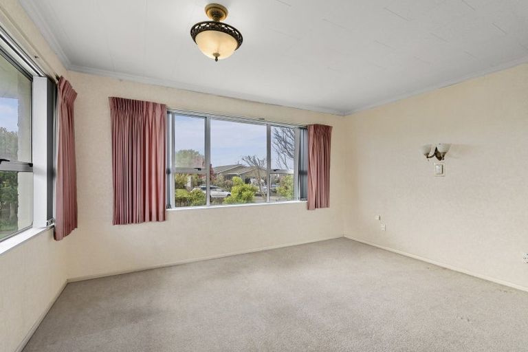 Photo of property in 20 Mayfair Place, Westown, New Plymouth, 4310