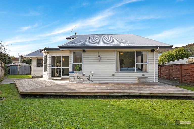 Photo of property in 15a Naenae Road, Naenae, Lower Hutt, 5011
