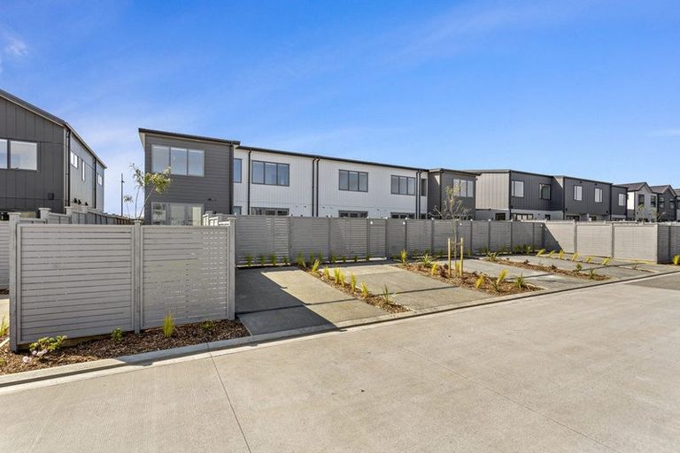 Photo of property in 14 Viridian Avenue, Rosehill, Papakura, 2113