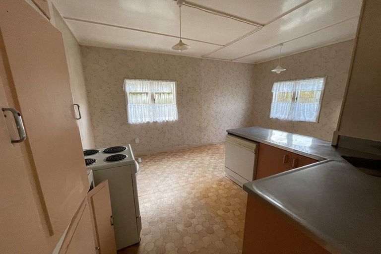 Photo of property in 96 Beach Haven Road, Beach Haven, Auckland, 0626