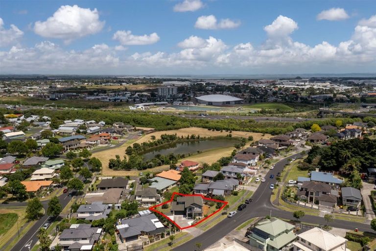 Photo of property in 6 Fairchild Avenue, Goodwood Heights, Auckland, 2105