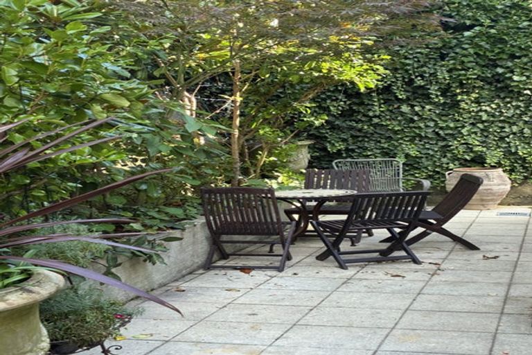 Photo of property in 19 Grove Road, Kelburn, Wellington, 6012