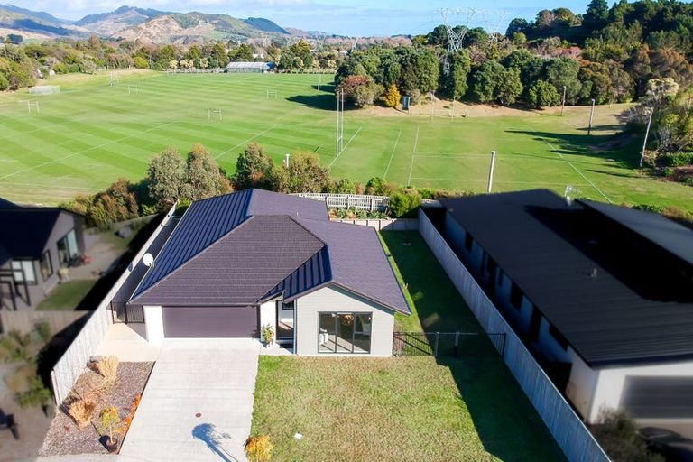 Photo of property in 6 Kaiwaru Place, Waikanae, 5036