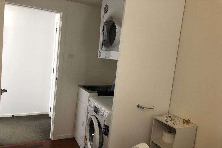 Photo of property in 35 North Terrace, Kelburn, Wellington, 6012