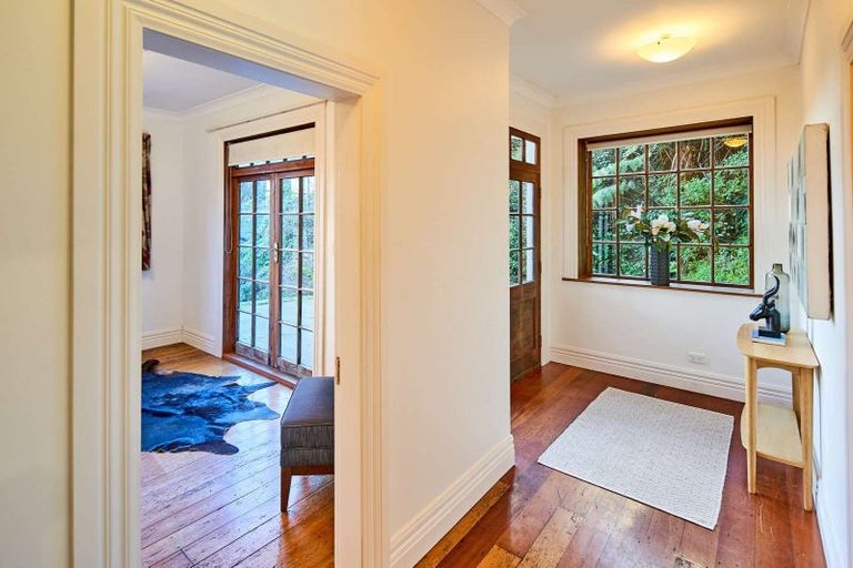 Photo of property in 55 Garden Road, Northland, Wellington, 6012