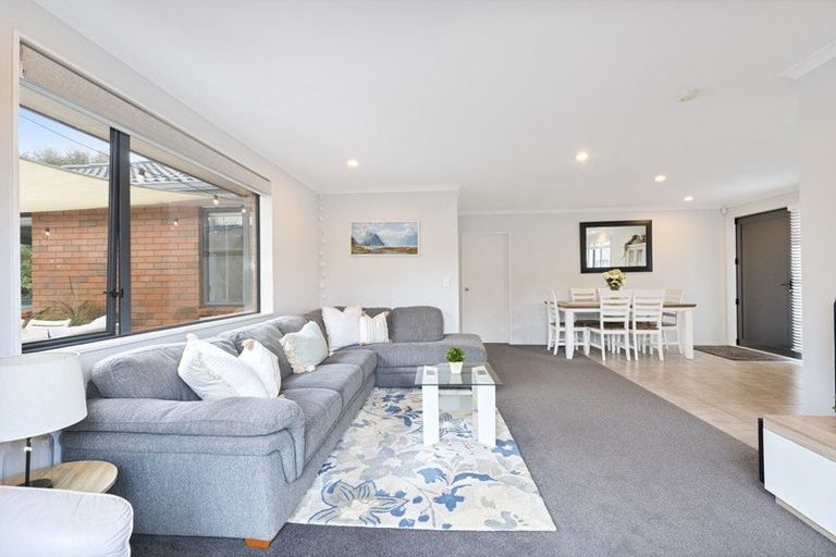 Photo of property in 21 Misty Valley Drive, Henderson, Auckland, 0612