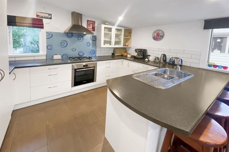 Photo of property in 76 Sandwich Road, Beckenham, Christchurch, 8023