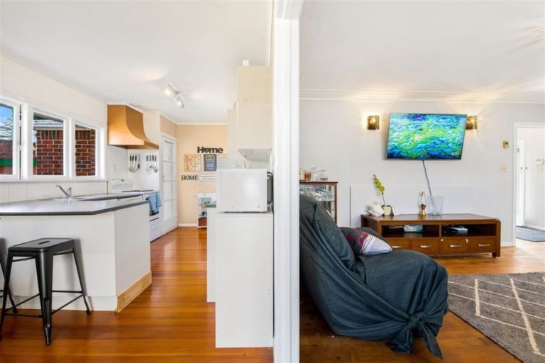 Photo of property in 104 Lincoln Park Avenue, Massey, Auckland, 0614