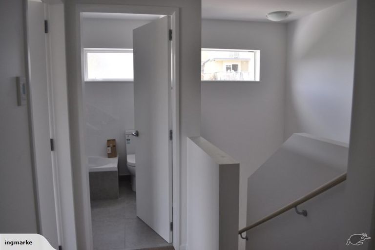 Photo of property in 8 Kopiko Way, Brooklyn, Wellington, 6021