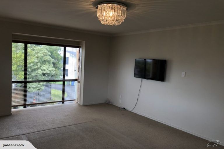 Photo of property in 11 Siena Place, Te Atatu Peninsula, Auckland, 0610