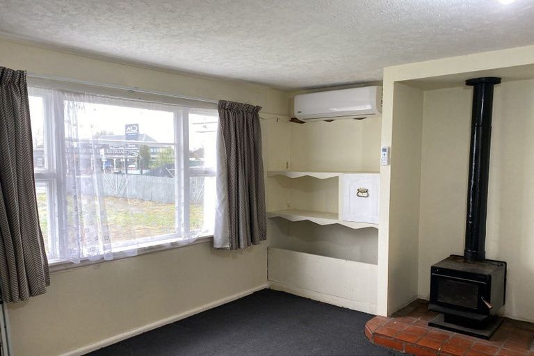 Photo of property in 59 Main North Road, Woodend, 7610