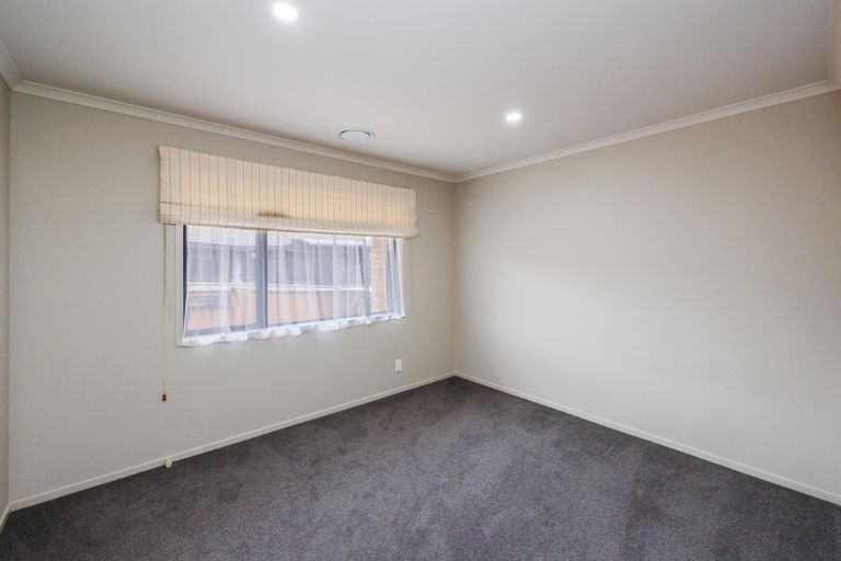 Photo of property in 12 Johnstone Drive, Fitzherbert, Palmerston North, 4410