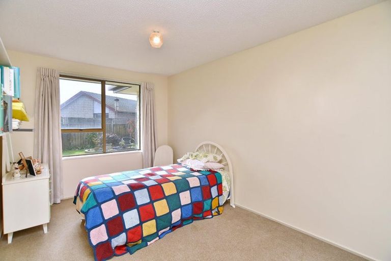 Photo of property in 2/7 Cassidy Place, Belfast, Christchurch, 8051