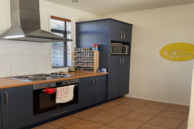 Photo of property in 13/2 Armoy Drive, East Tamaki, Auckland, 2016