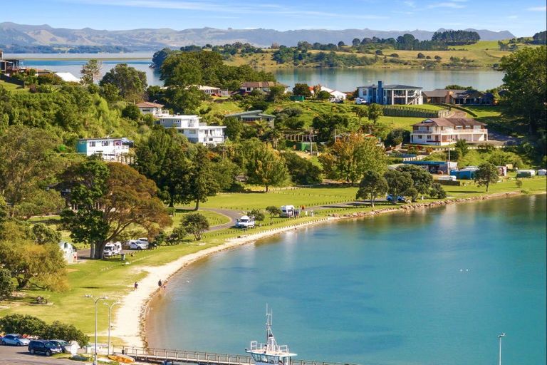 Photo of property in 26 Harbour View Road, Omokoroa, 3114