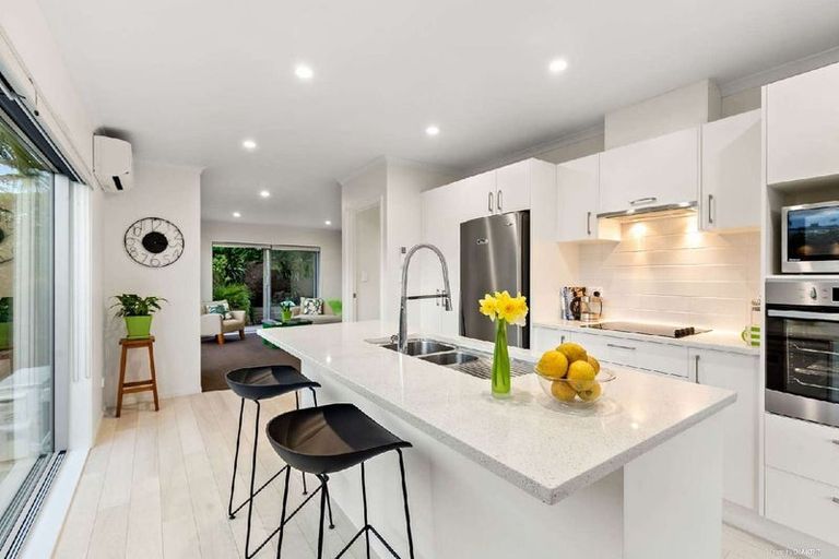 Photo of property in 8 Karauria Lane, Orewa, 0931