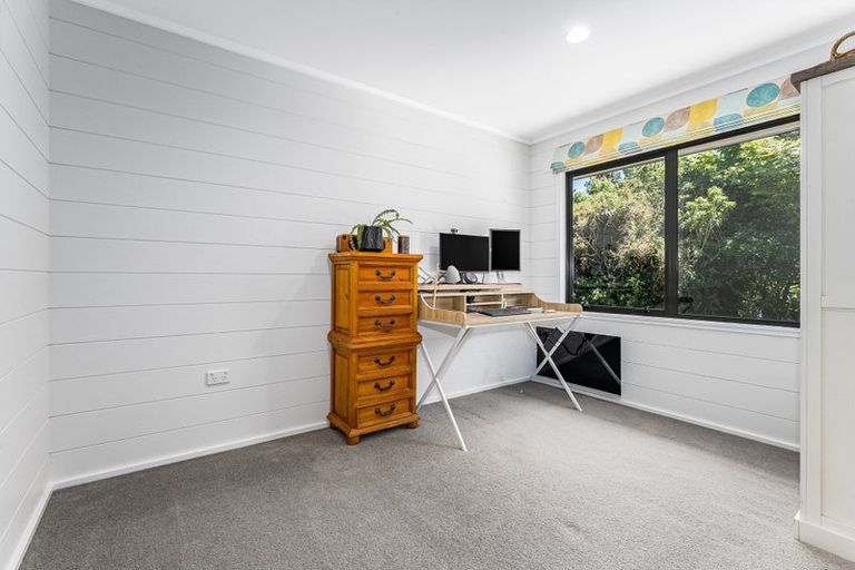 Photo of property in 4 Joseph Banks Drive, Whitby, Porirua, 5024