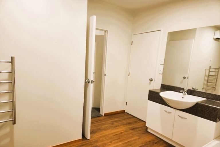 Photo of property in 14 Marina View, Paremata, Porirua, 5026