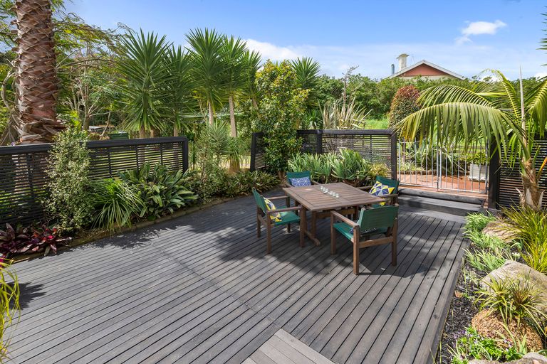 Photo of property in 62 Hamilton Drive, Waiuku, 2123