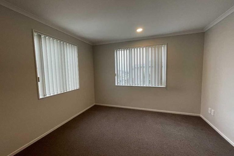 Photo of property in 23 Warbler Crescent, Papakura, 2110